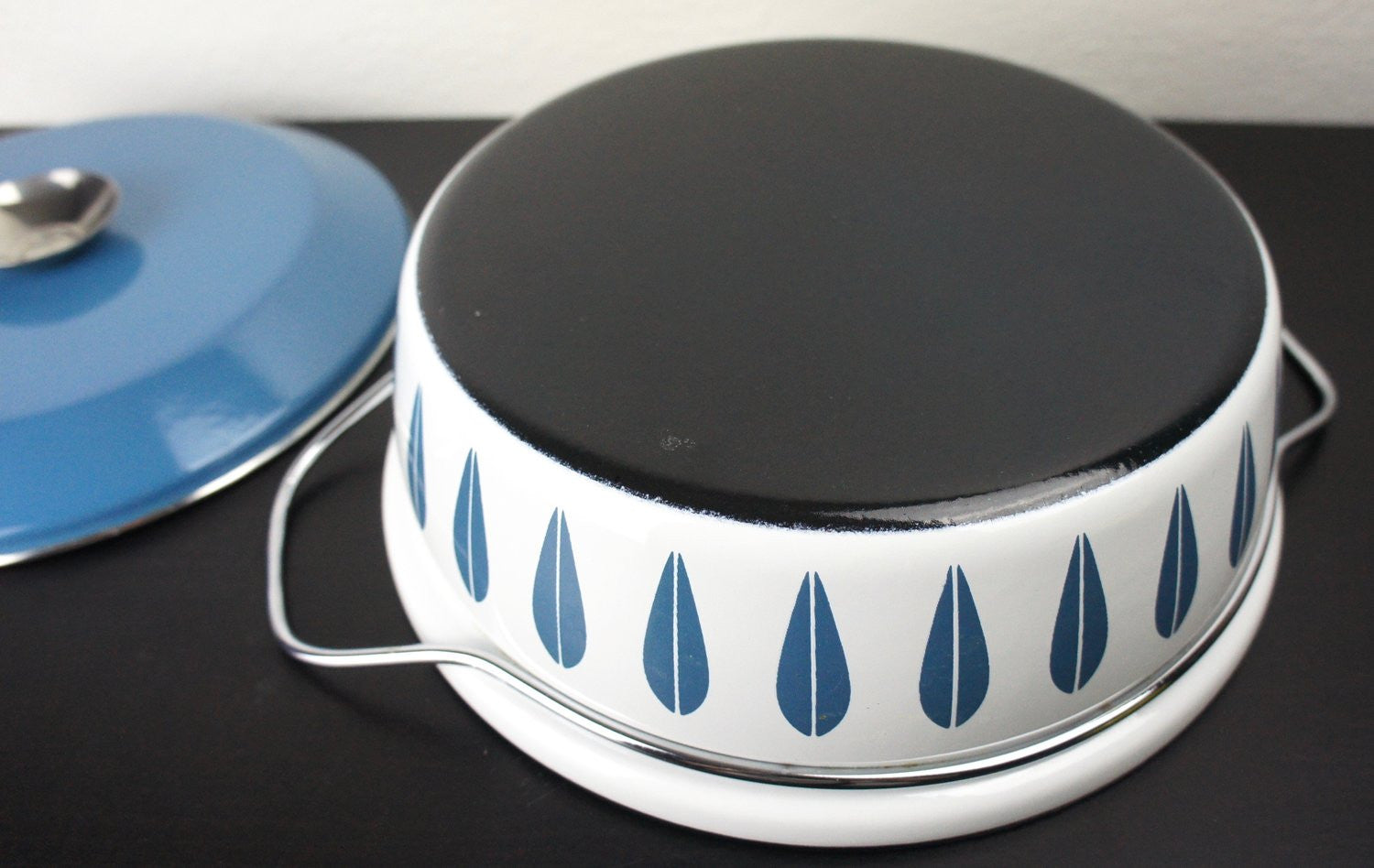 Vintage Turquoise Blue Cathrineholm Lotus Shallow Dutch Oven – The Lion's  Den